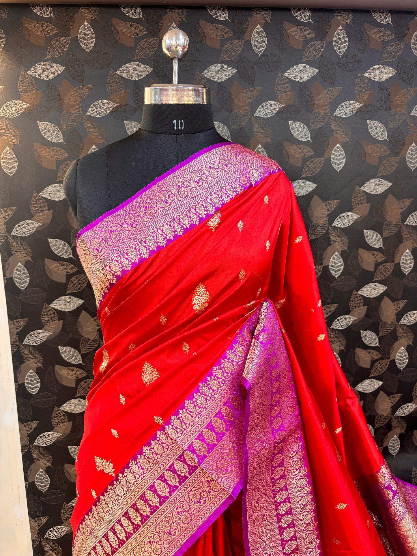 Red Pure Katan Kadhiyal Boota Banarasi Handlooom Saree