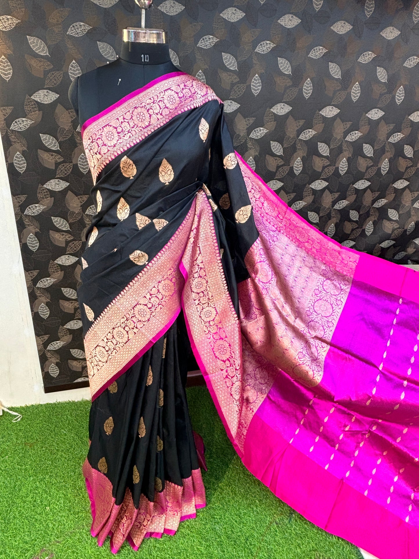 Black & Rani Pink Pure katan Silk Kadhiyal Boota Banarasi Handloom Saree