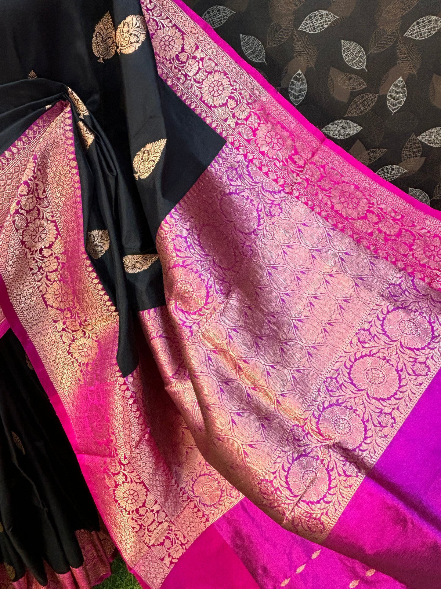 Black & Rani Pink Pure katan Silk Kadhiyal Boota Banarasi Handloom Saree