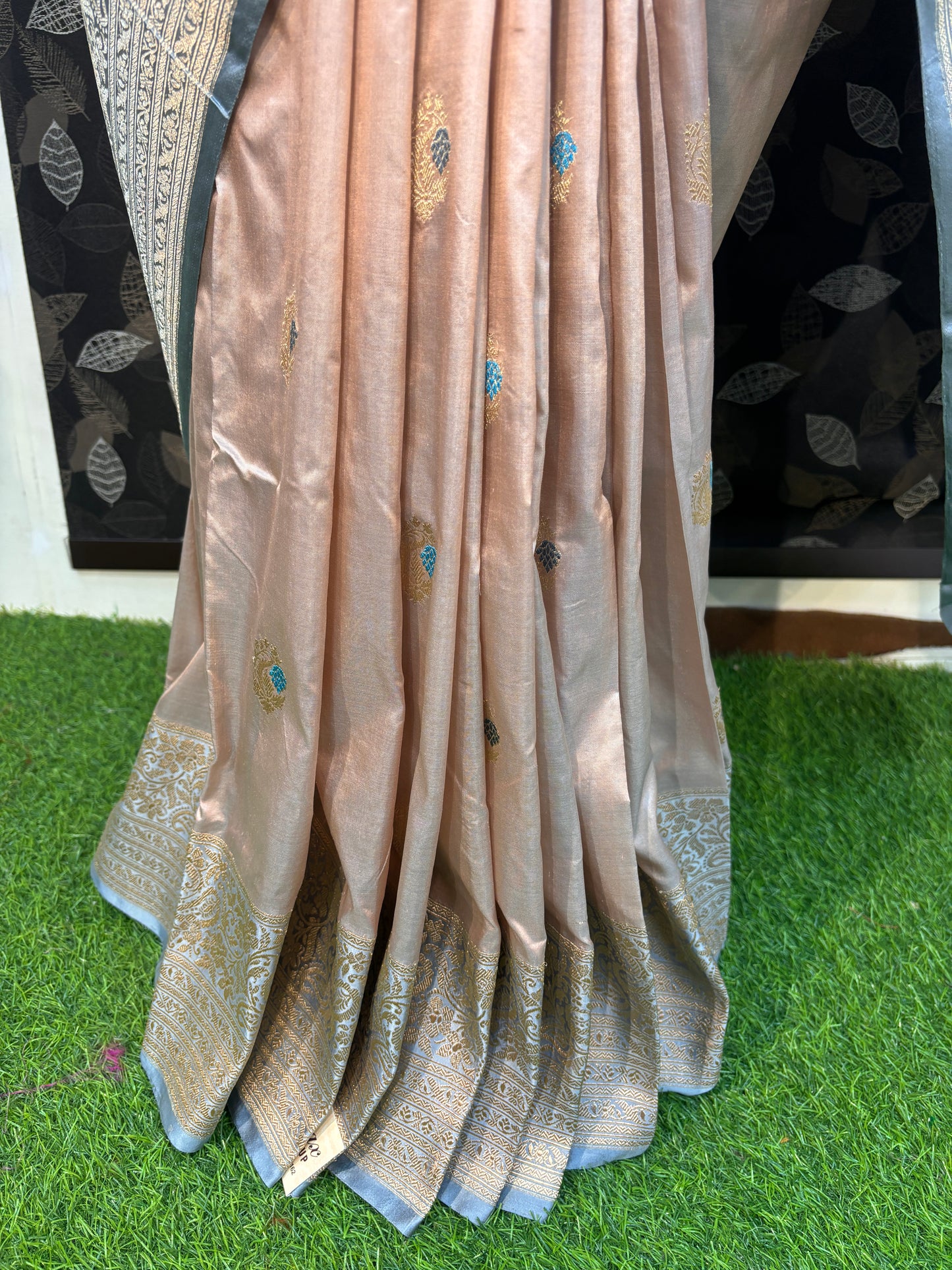 Creamy Pure Katan Kadhiyal Meenakari Banarasi Handloom Saree