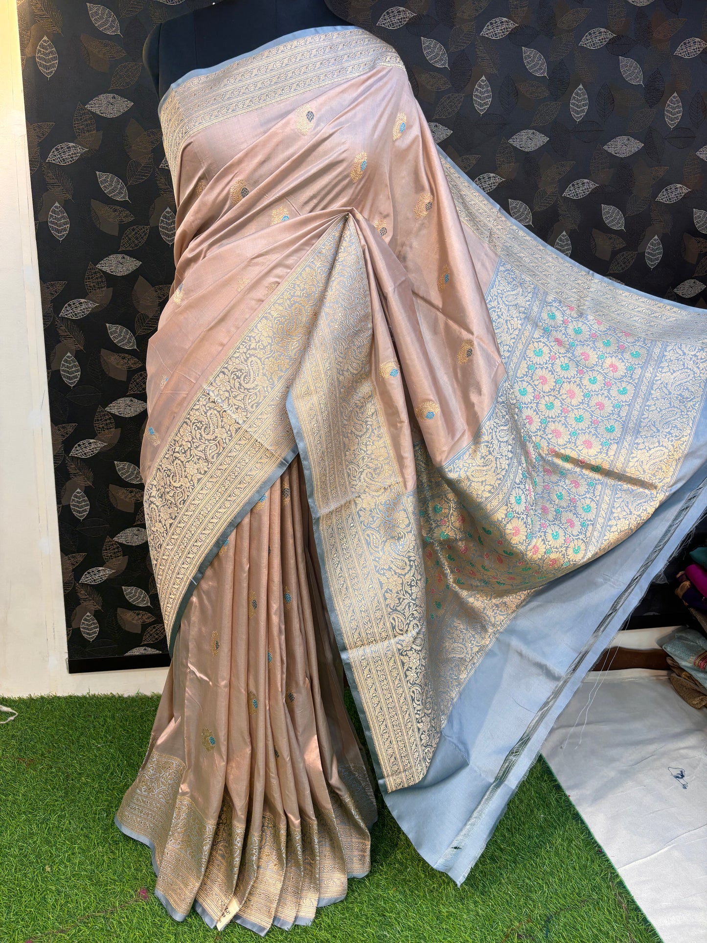 Creamy Pure Katan Kadhiyal Meenakari Banarasi Handloom Saree