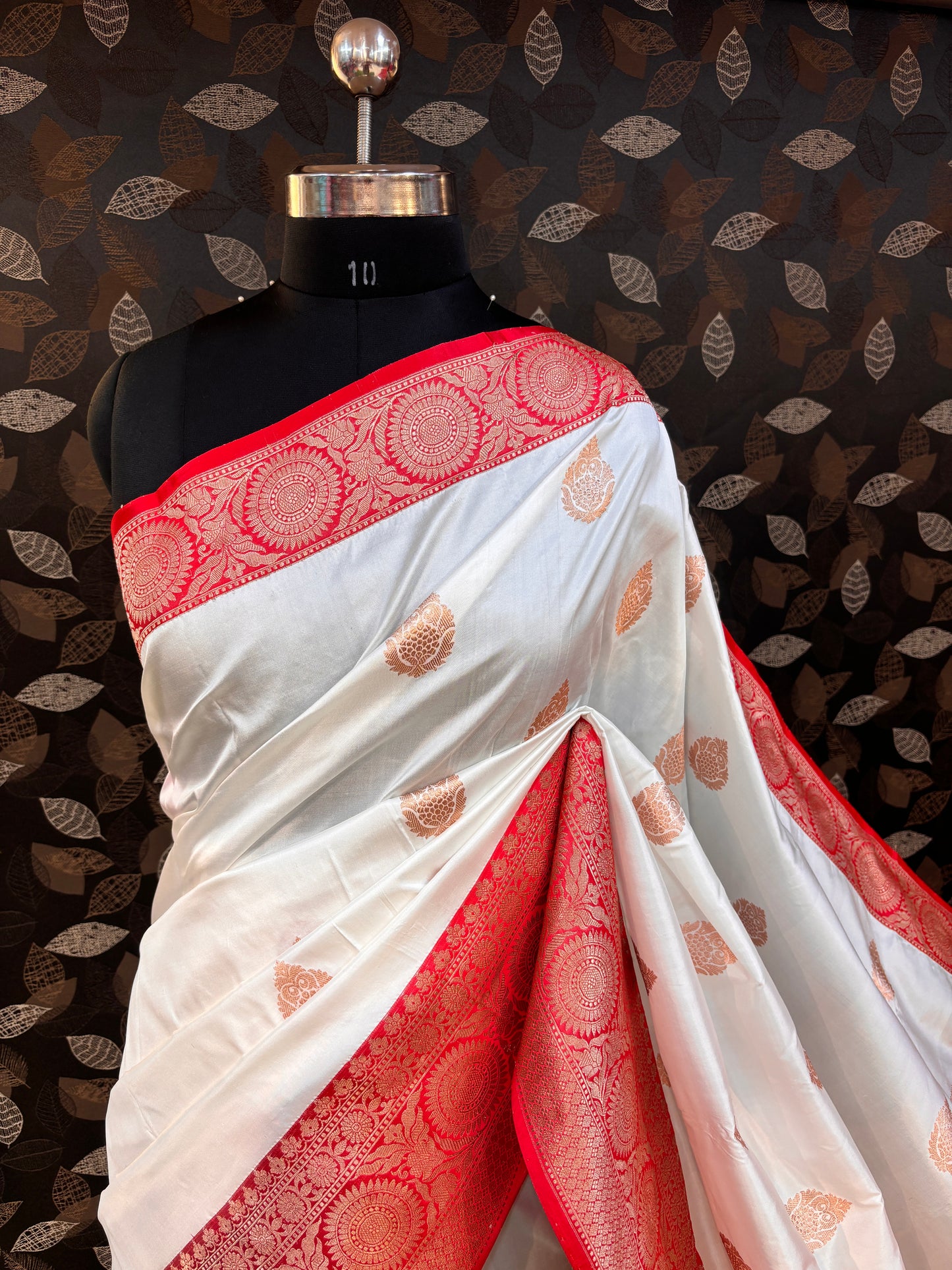 White-Red Pure Katan Kadhiyal Boota Banarasi handloom Saree