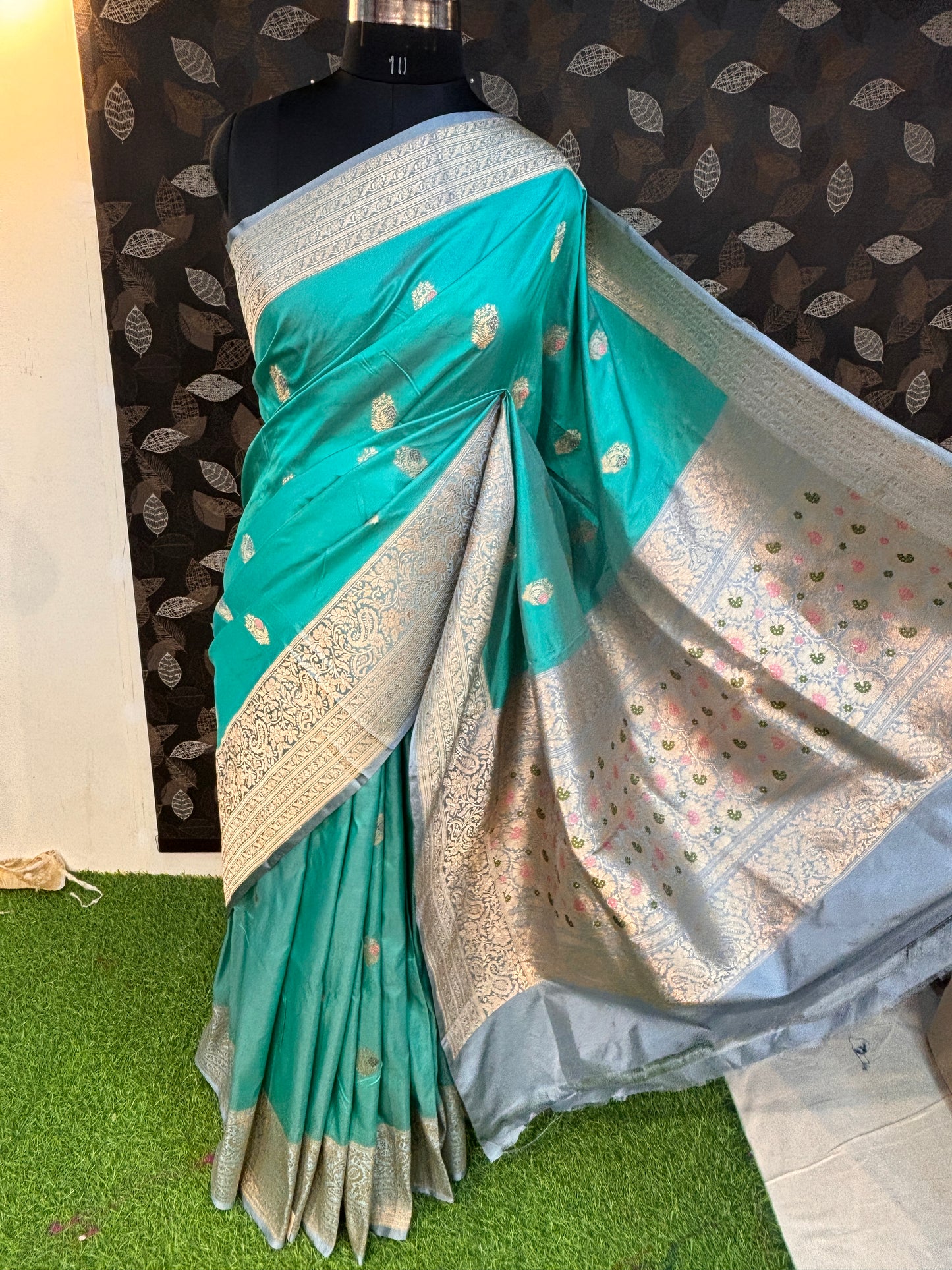 Bleu Sky Pure Katan Kadhiyal Boota Banarasi Handloom Sasree