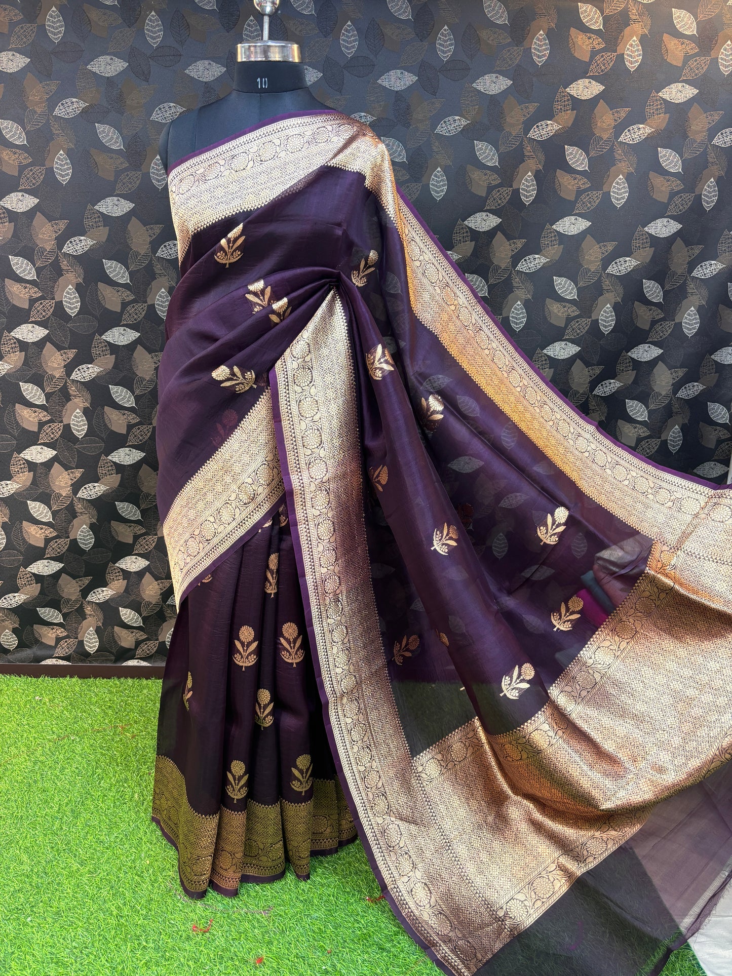 Dark Wine Pure Kora Kadhiyal Boota Banarasi Handloom Saree