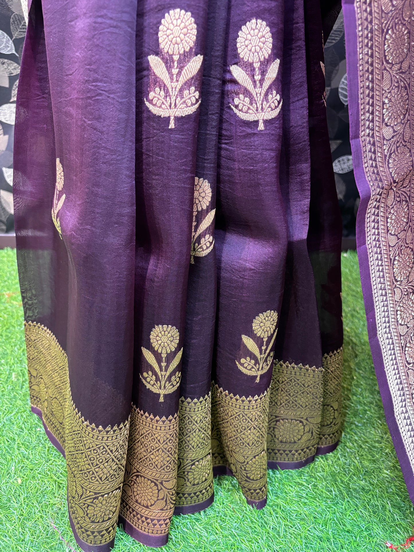 Dark Wine Pure Kora Kadhiyal Boota Banarasi Handloom Saree