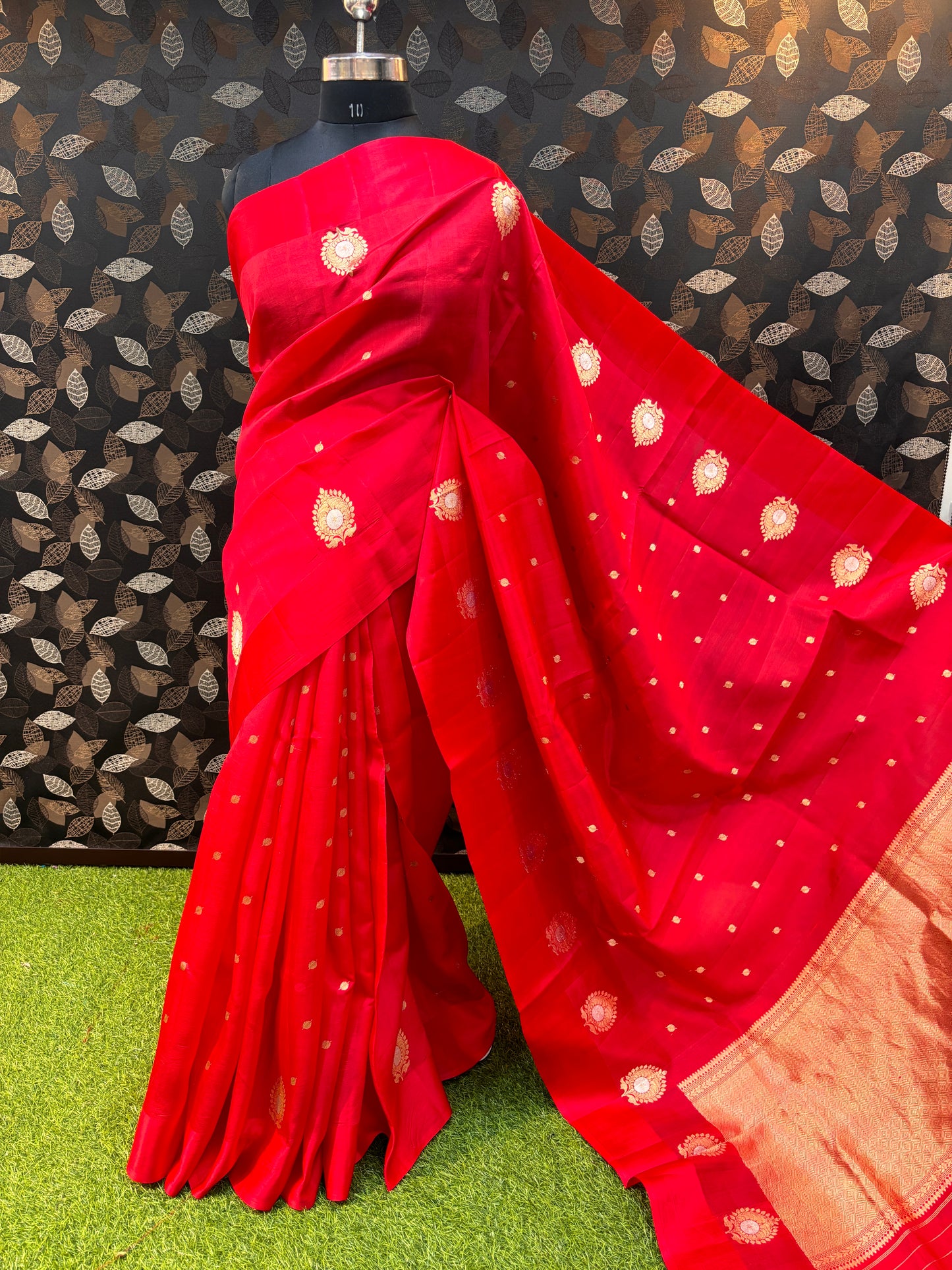 Red Pure Raw Mango Banarasi Handloom Saree