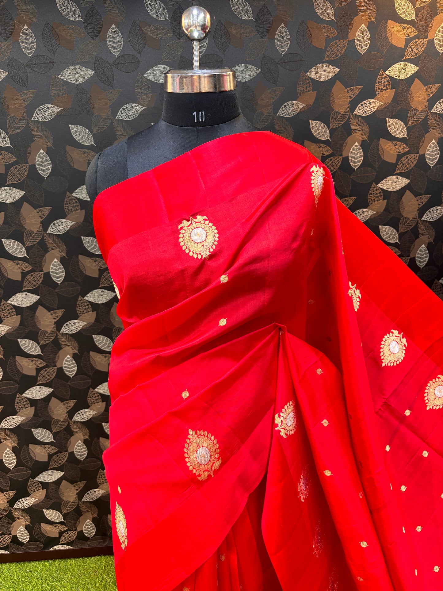 Red Pure Raw Mango Banarasi Handloom Saree