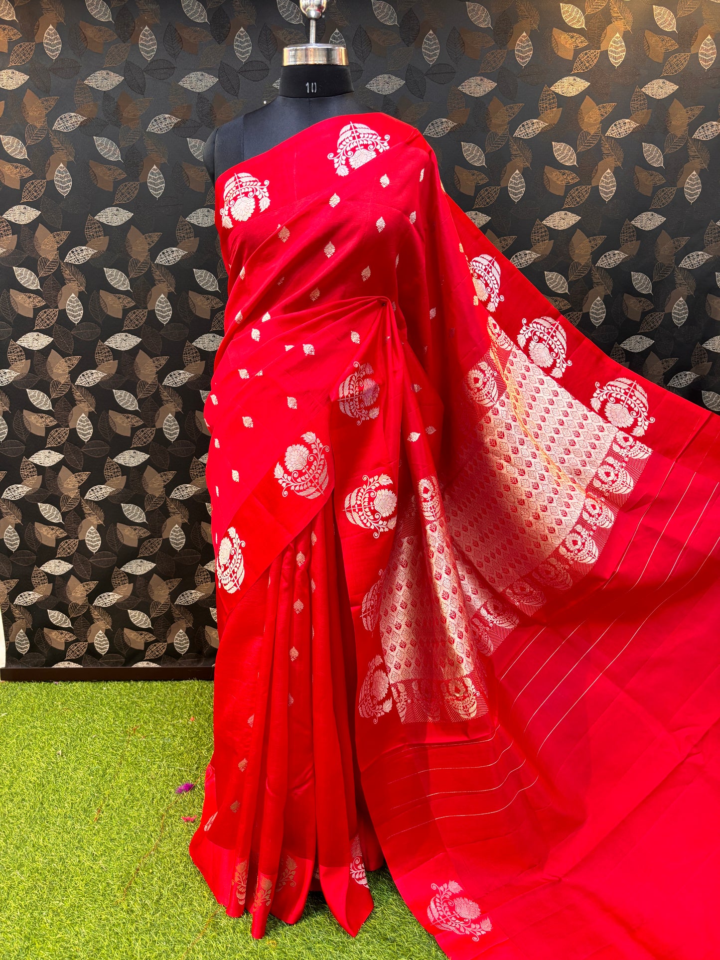 Red Pure Raw Mango Banarasi Handloom Saree