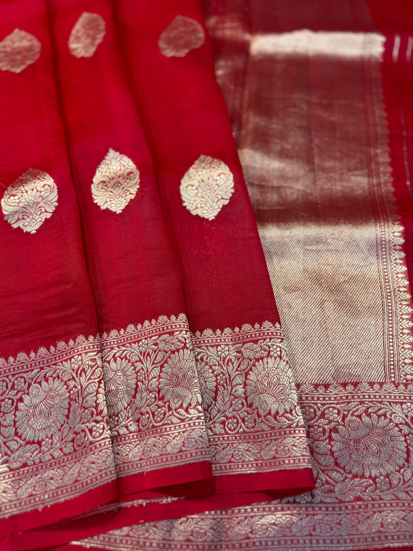 Red Pure Kora Kadhiyal Banaras Handloom Saree