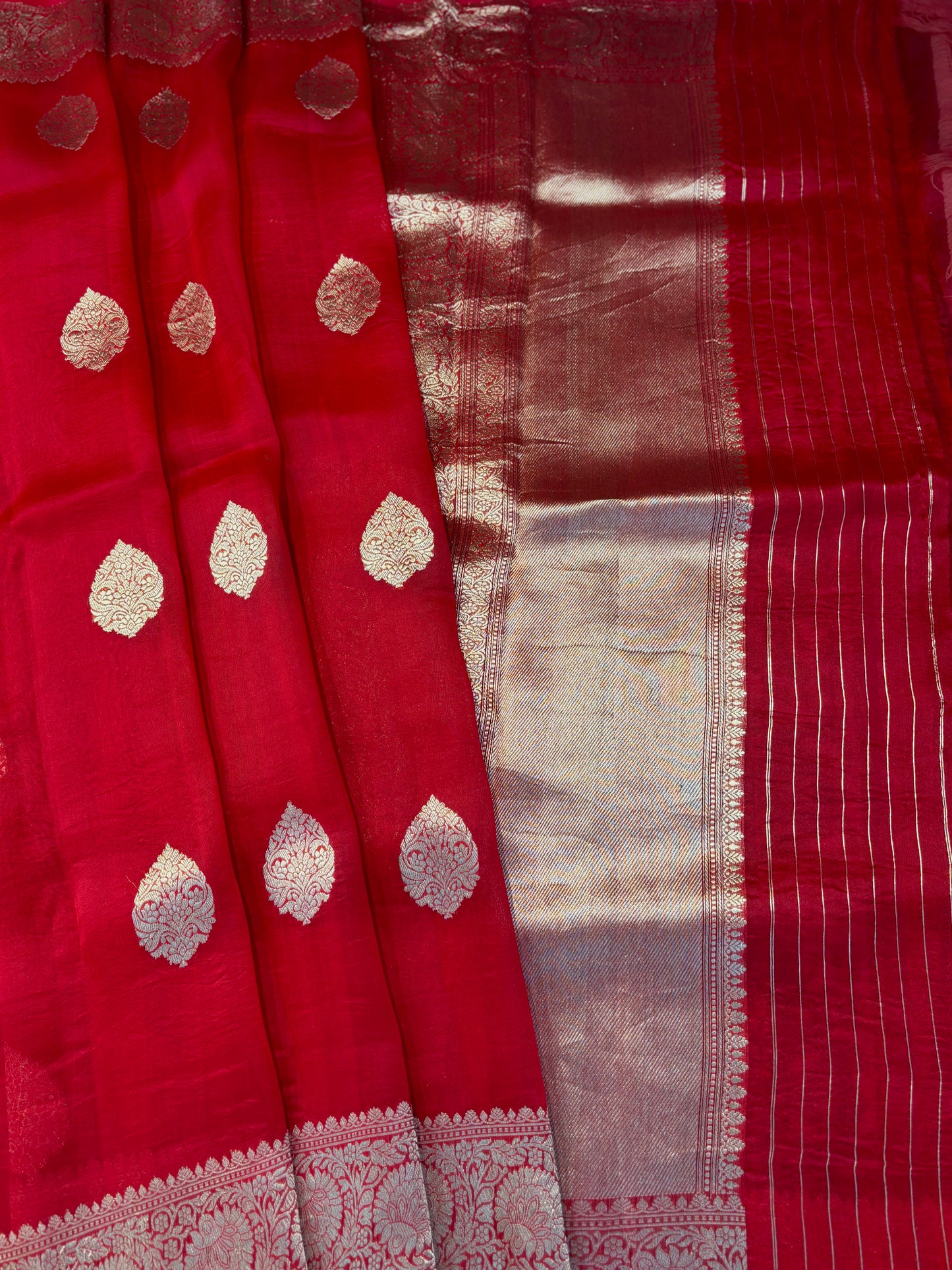 Red Pure Kora Kadhiyal Banaras Handloom Saree